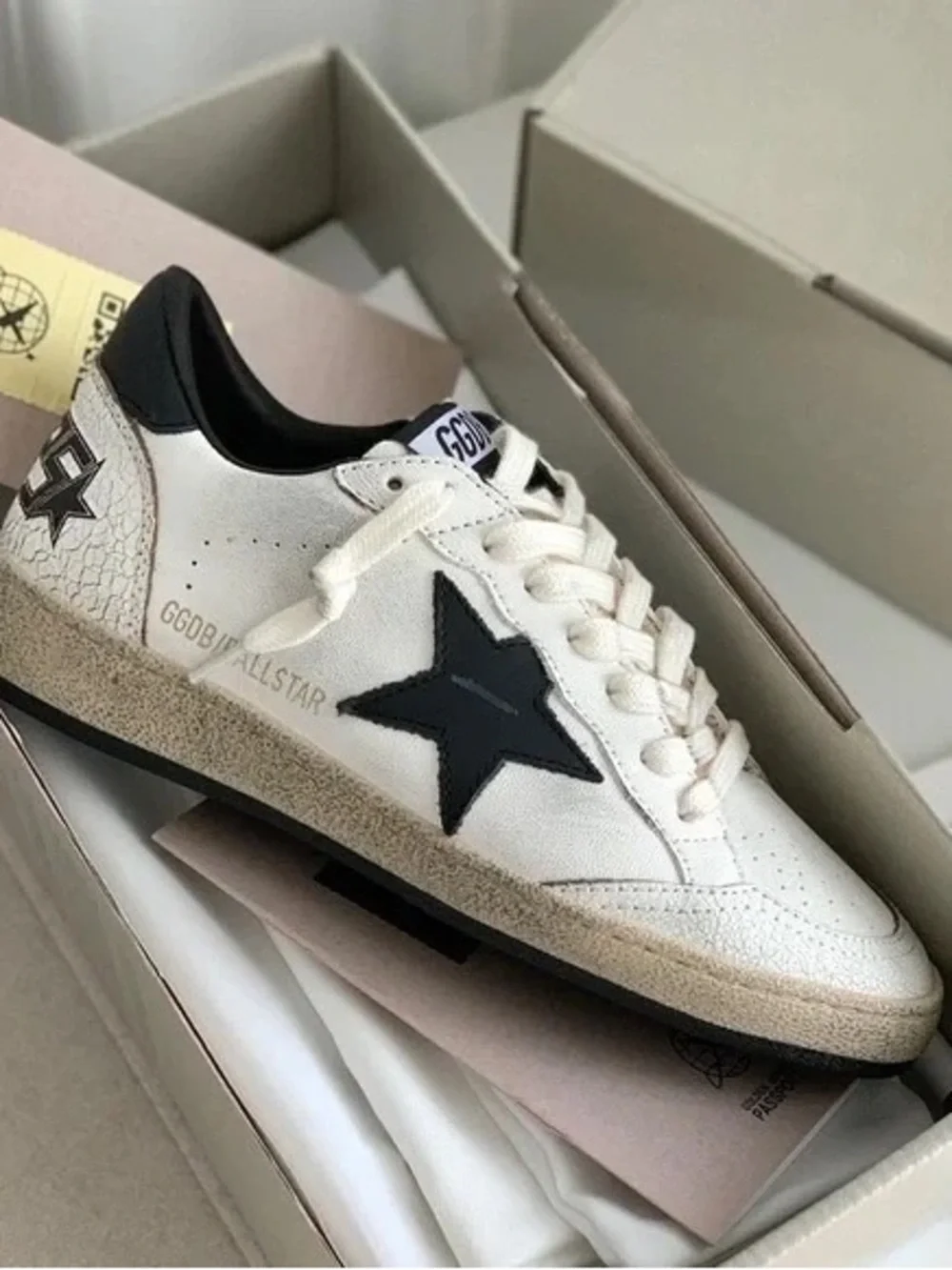 Golden Goose white low-top sneakers with black star and cream laces - Picture 7 of 7